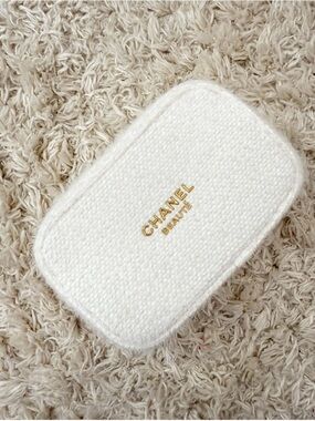 CHANEL White Tweed Beauté Pouch with Gold Logo